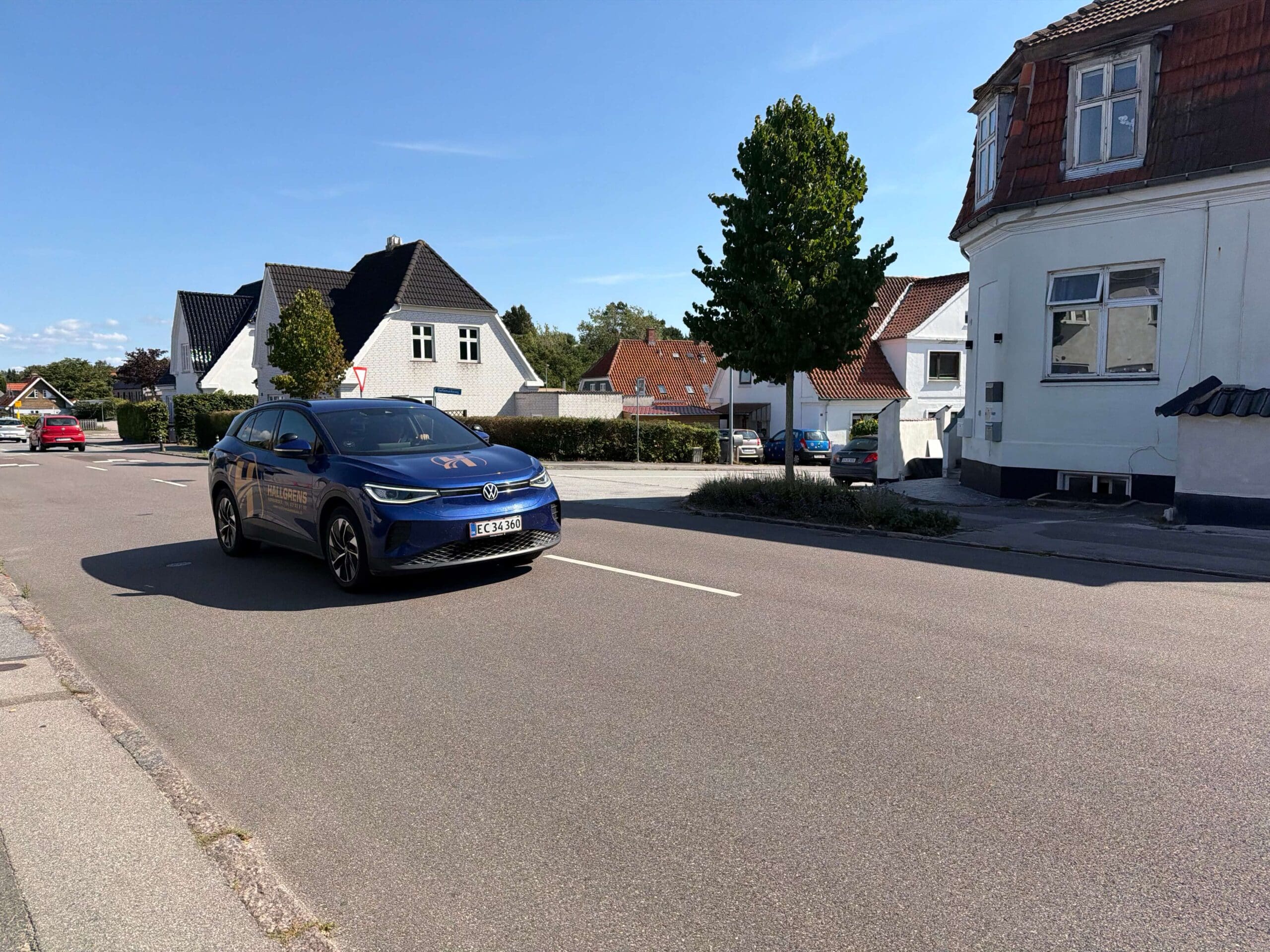 Skolevognen holder klar på en villavej i Næstved